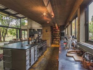 7 Bed House in Irene