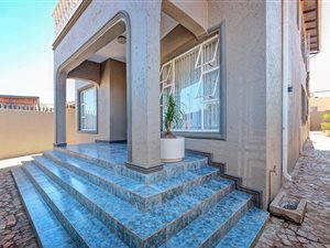 6 Bed House in Coronationville