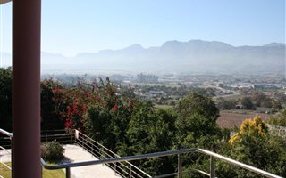 5 Bedroom House in Paarl Central East