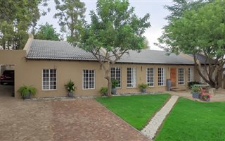 4 Bedroom House in Noordwyk