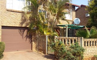 3 Bedroom Duplex in Doornpoort and surrounds