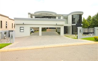 5 Bedroom House in Cedar Creek