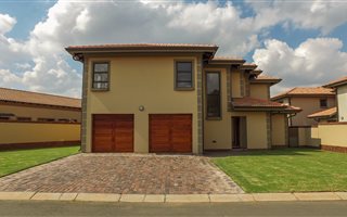 3 Bedroom House in Comet