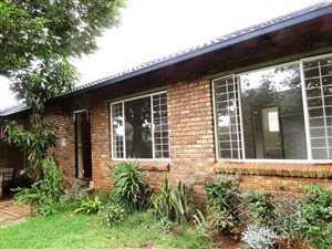 2 Bed Townhouse in Rooihuiskraal North
