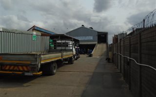 1050 m² Industrial space in Jacobs