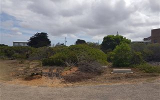 665 m² Land available in Boggomsbaai