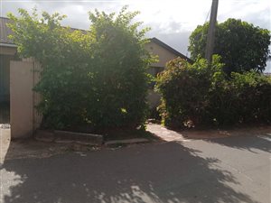 11 Bed House in Lamontville