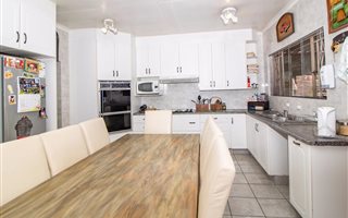 4 Bedroom House in Edleen