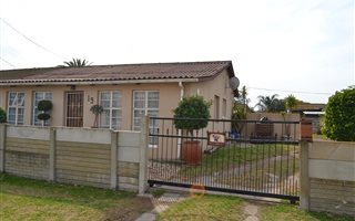 2 Bedroom House in Uitenhage Central