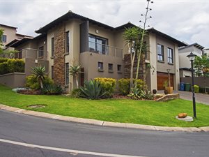 4 Bed House in Bronberg