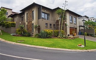 4 Bedroom House in Bronberg