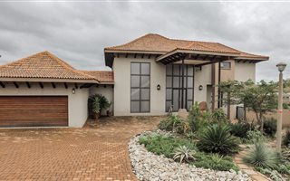 4 Bedroom House in Bankenveld