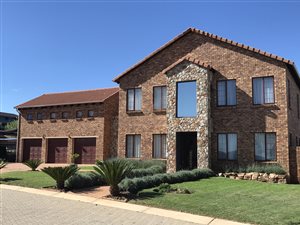 5 Bed House in Aqua Vista