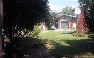3 Bedroom House in Barry Hertzog Park