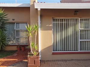 2 Bed Townhouse in Flamingo Park