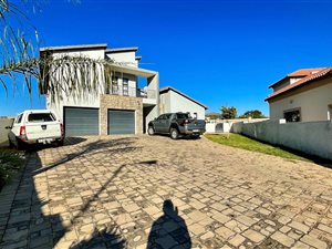 5 Bed House in Newmark Estate