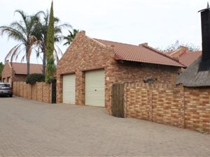 2 Bed Townhouse in Langenhoven Park