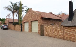 2 Bedroom Townhouse in Langenhoven Park