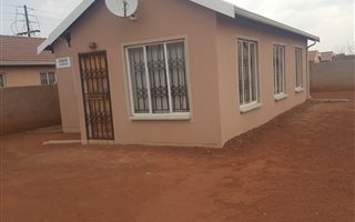2 Bedroom House in Protea Glen