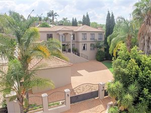 5 Bed House in Waterkloof