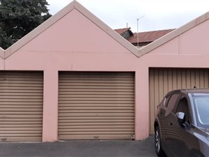 2 Bed Flat in Montclair