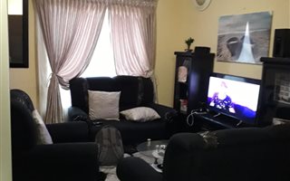 2 Bedroom Townhouse in Olievenhoutbosch