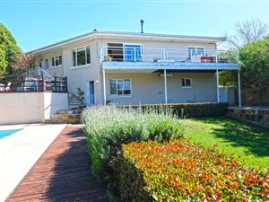 4 Bed House in Montclair