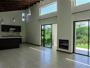 3 Bed Cluster in Jackal Creek Golf Estate
