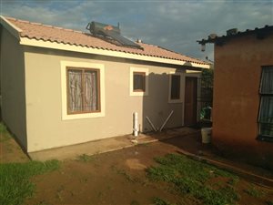 2 Bed House in Etwatwa