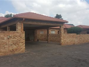 3 Bed Townhouse in Robin Park
