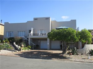 4 Bed House in Kleinbaai