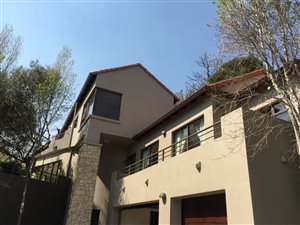 4 Bed Townhouse in Waterkloof Ridge