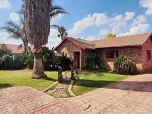 3 Bed House in Highveld