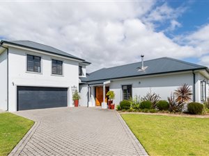 4 Bed House in Kraaibosch