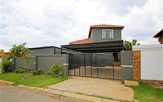 3 Bedroom House in Cosmo City