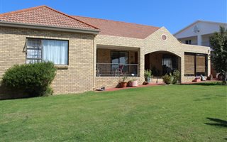 3 Bedroom House in Stilbaai