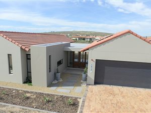 3 Bed House in Langebaan Country Estate