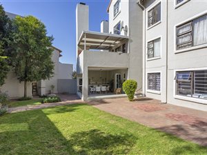 3 Bed Apartment in Country Life Park
