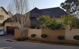 4 Bedroom House in Douglasdale