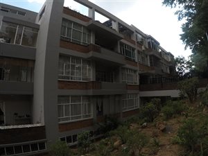 2 Bed Flat in Cyrildene