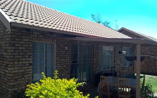 2 Bedroom Townhouse in Elarduspark
