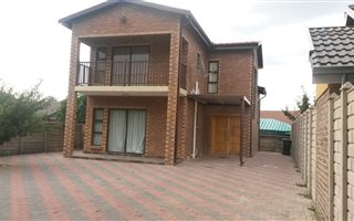 3 Bedroom House in Bronkhorstbaai
