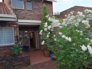 4 Bed House in Die Wilgers