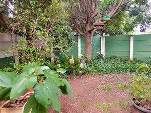 2 Bed Townhouse in Rooihuiskraal North
