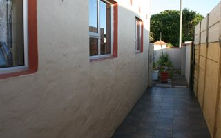 5 Bedroom House in Zeekoevlei