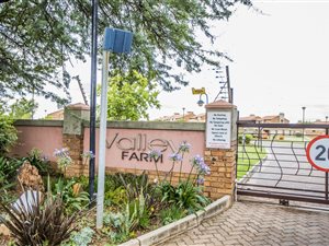 2 Bed Townhouse in Mooikloof Ridge