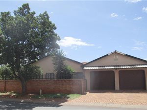 3 Bed House in Lenasia South