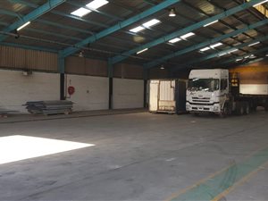 1640 m² Industrial space in Gately