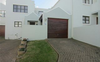 3 Bedroom Townhouse in Stilbaai