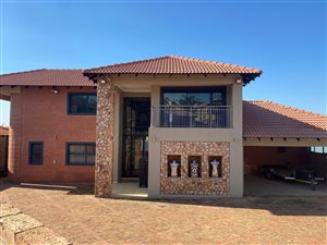 4 Bed House in Aqua Vista
